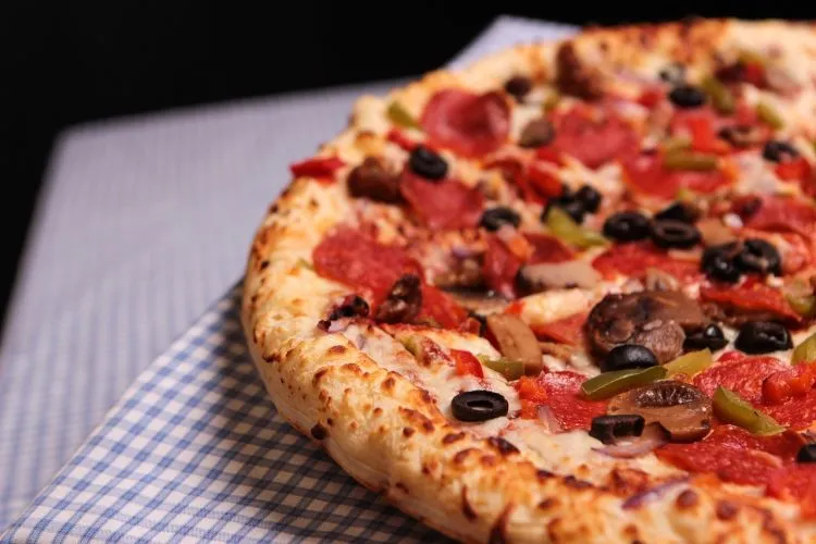 3 bonnes raisons d’opter pour de la pizza à emporter