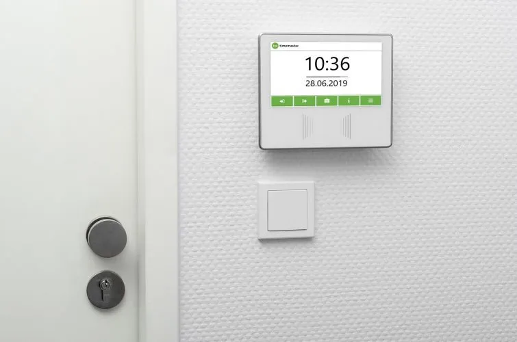 Utiliser une pointeuse horaire en CHR : quels sont les avantages ?