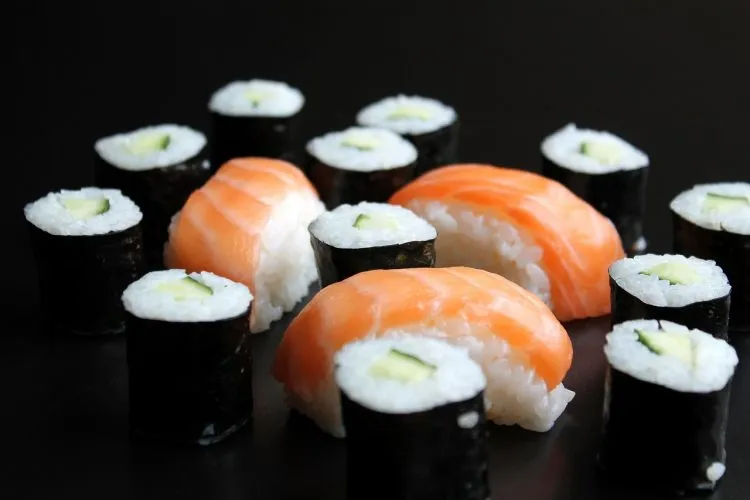 Commander des sushis en ligne : manger frais et japonais à domicile