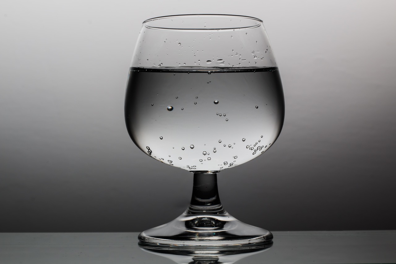 Le jeûne intermittent et l’hydratation : Peut-on boire de l’eau pendant les périodes de jeûne ?