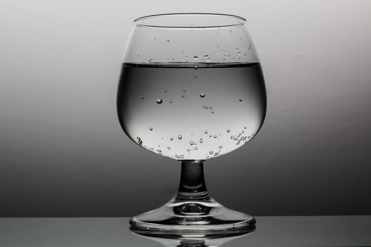 Le jeûne intermittent et l’hydratation : Peut-on boire de l’eau pendant les périodes de jeûne ?