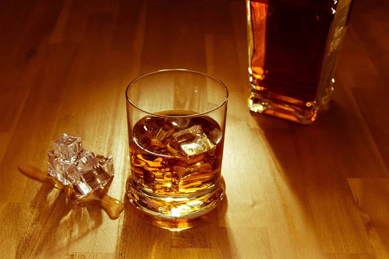 À la découverte des différents types de whisky : un voyage à travers les arômes et les traditions