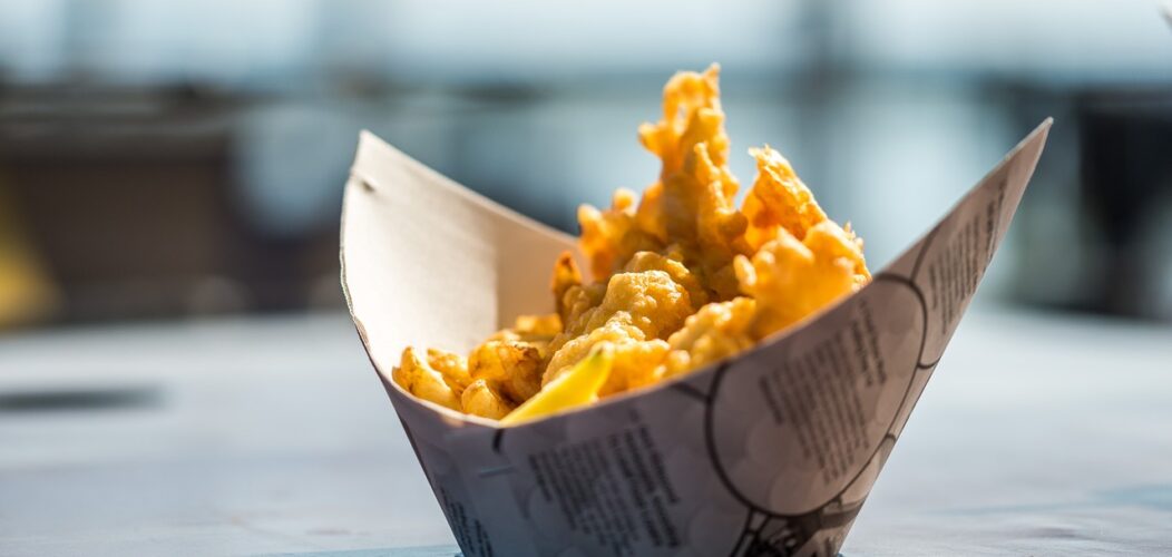 Recette_gourmande_:_frites_au_cheddar_et_au_bacon