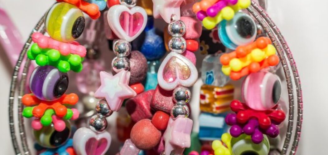 Comment_faire_des_scoubidous_avec_des_fils_de_bonbon_?