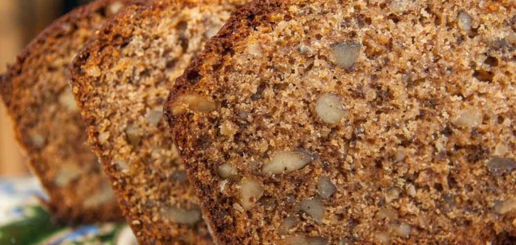 Cake_au_ »Fouetté_de_chèvre_nature »_accompagné_de_sa_salade Cake_au_"Fouetté_de_chèvre_nature"_accompagné_de_sa_salade