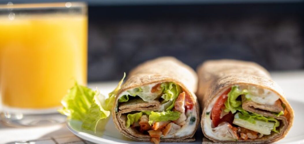 Quels_ingrédients_sont_nécessaires_pour_préparer_un_wrap_facile_?