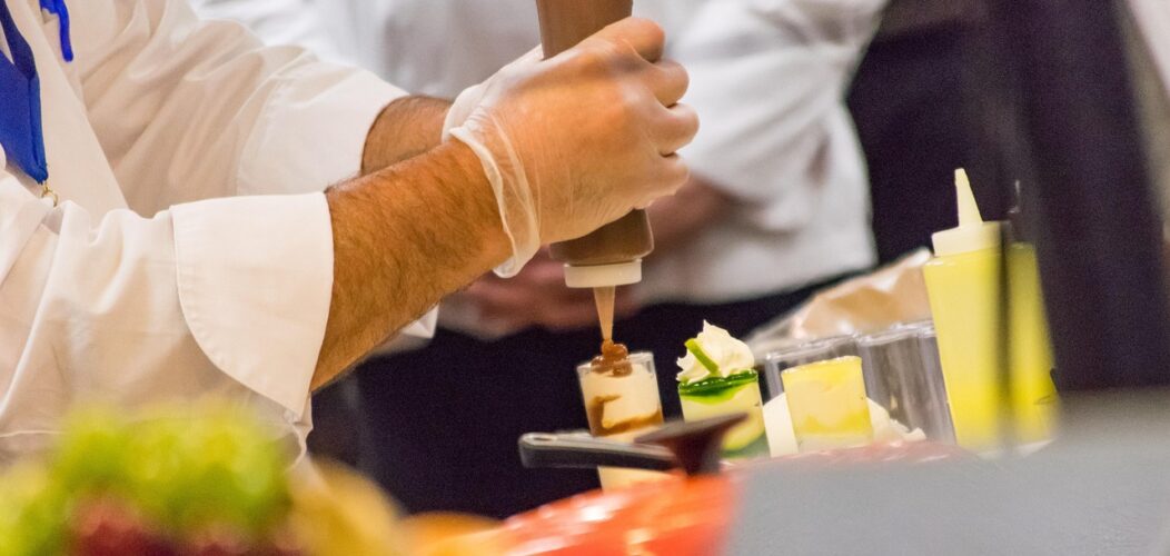 Devenez un pro de la gourmandise : la mise à hôtellerie restauration