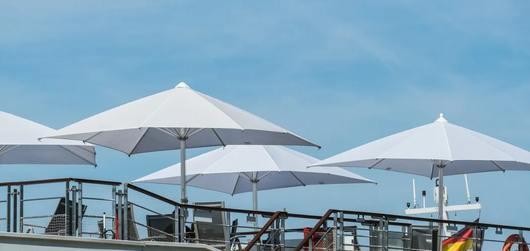 Parasol_professionnel_pour_café,_hôtel,_et_restaurant_:_guide_d_achat_et_conseils