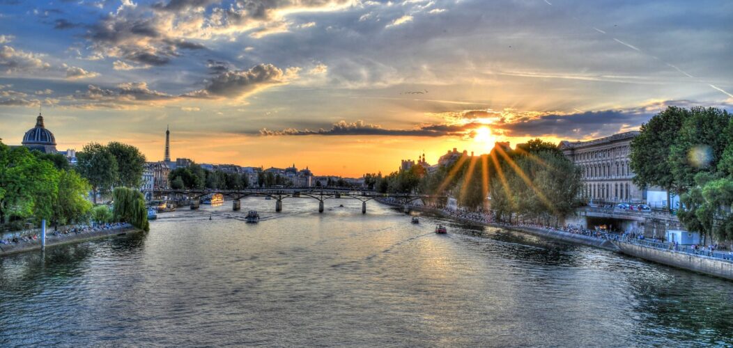 Dîner_sur_la_Seine_:_comment_offrir_une_expérience_parisienne_unique_à_vos_clients Dîner_sur_la_Seine_:_comment_offrir_une_expérience_parisienne_unique_à_vos_clients