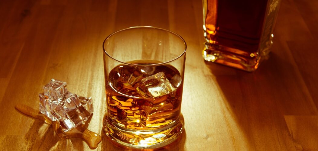 À_la_découverte_des_différents_types_de_whisky_:_un_voyage_à_travers_les_arômes_et_les_traditions À_la_découverte_des_différents_types_de_whisky_:_un_voyage_à_travers_les_arômes_et_les_traditions