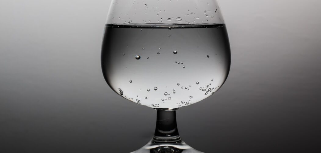 Le_jeûne_intermittent_et_l_hydratation_:_Peut_on_boire_de_l_eau_pendant_les_périodes_de_jeûne_?